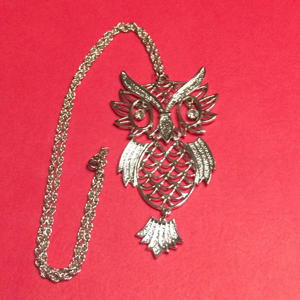 Silver tone owl necklace